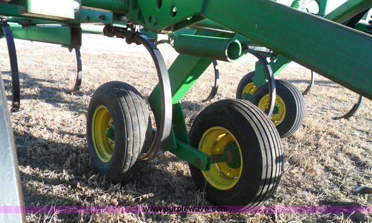 image for item A1940 John Deere 680 three section chisel