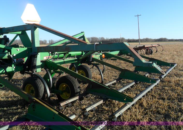 image for item A1940 John Deere 680 three section chisel