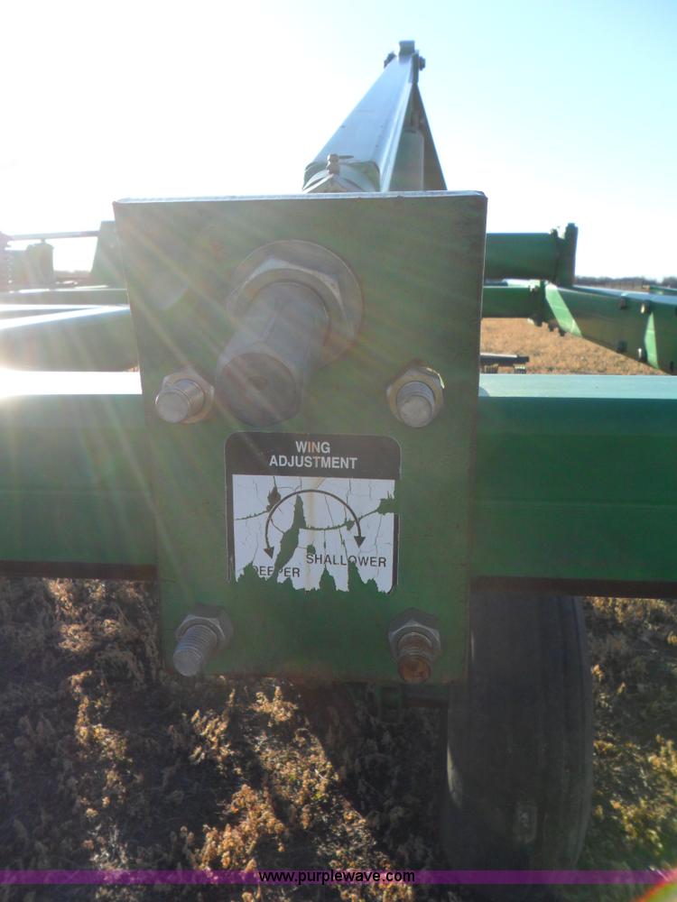 image for item A1940 John Deere 680 three section chisel