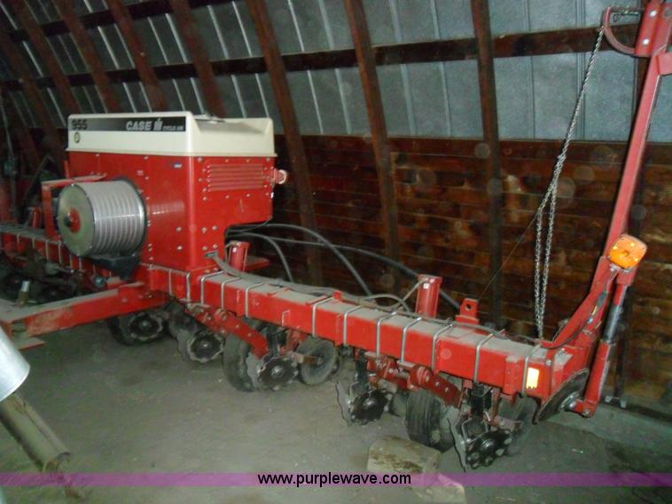 image for item A1975 CIH 955 planter
