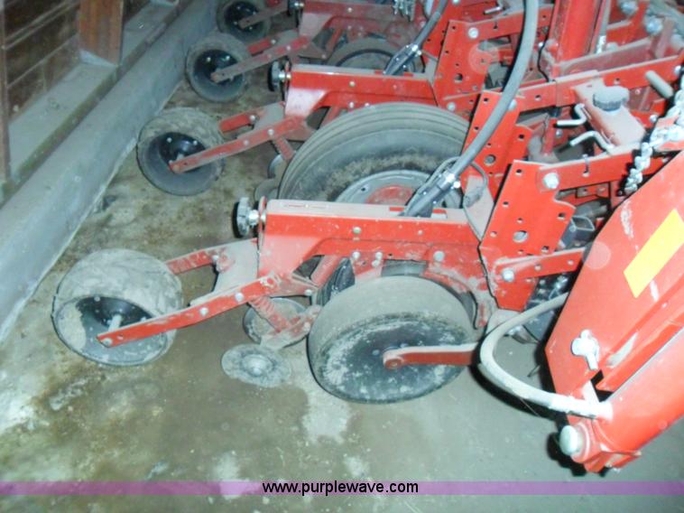 image for item A1975 CIH 955 planter