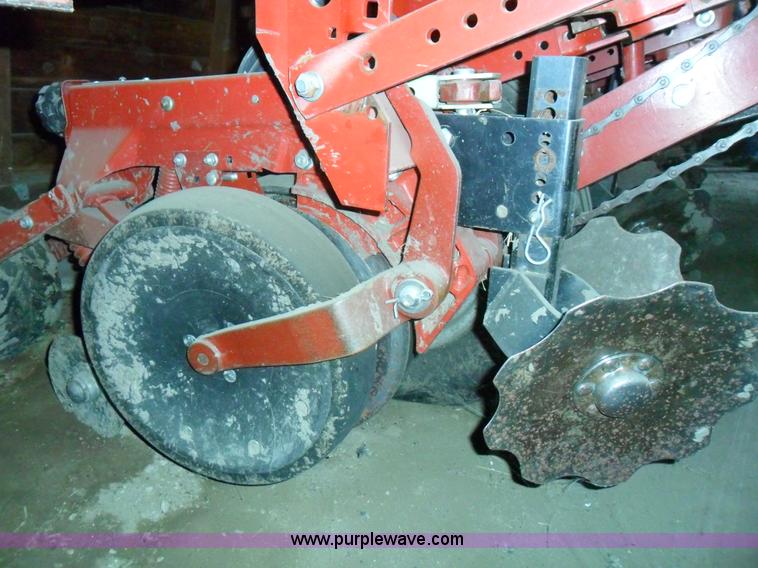 image for item A1975 CIH 955 planter