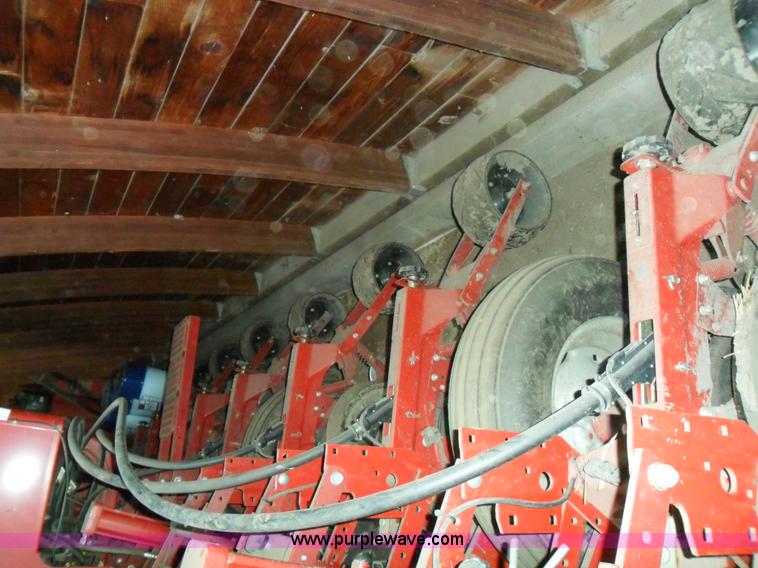 image for item A1975 CIH 955 planter