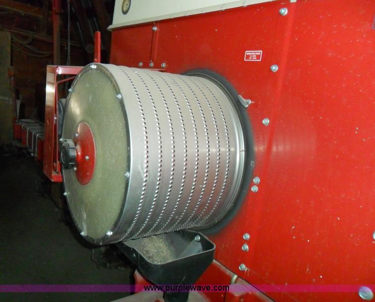 image for item A1975 CIH 955 planter