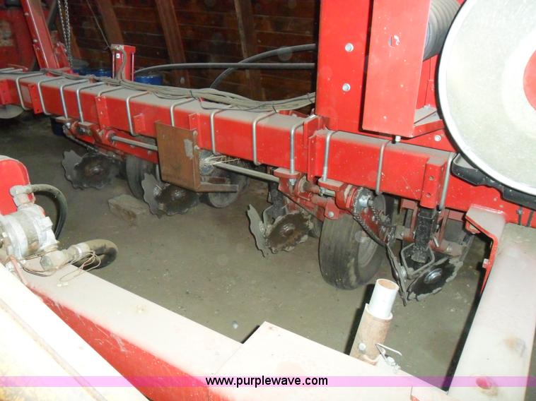 image for item A1975 CIH 955 planter