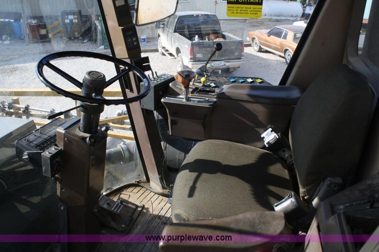 image for item A6729 1996 Ag-Chem RoGator 854 sprayer