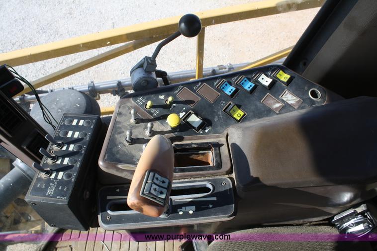 image for item A6729 1996 Ag-Chem RoGator 854 sprayer