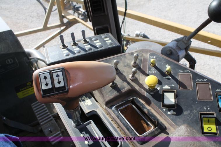image for item A6729 1996 Ag-Chem RoGator 854 sprayer