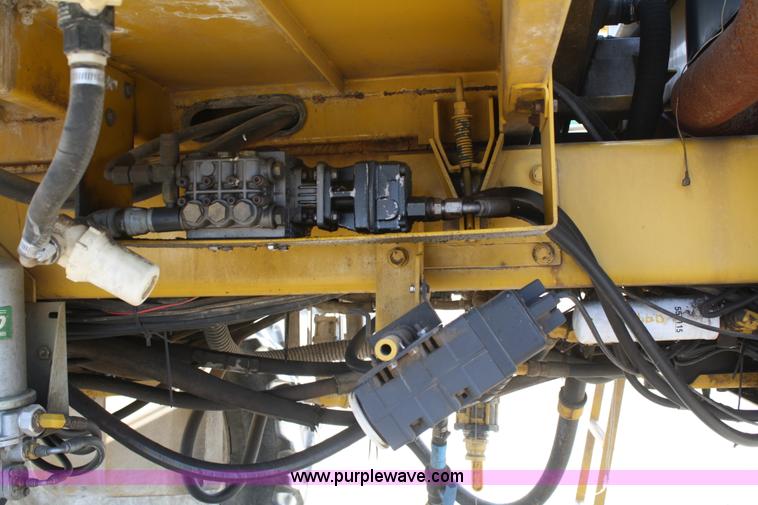 image for item A6729 1996 Ag-Chem RoGator 854 sprayer