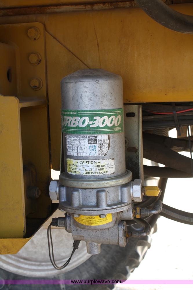 image for item A6729 1996 Ag-Chem RoGator 854 sprayer