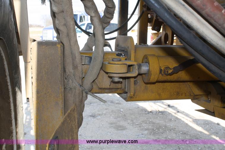 image for item A6729 1996 Ag-Chem RoGator 854 sprayer