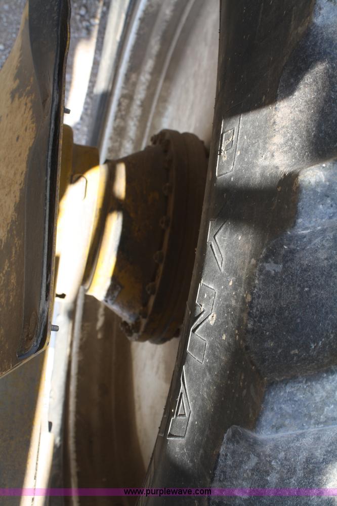 image for item A6729 1996 Ag-Chem RoGator 854 sprayer