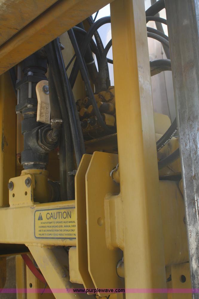 image for item A6729 1996 Ag-Chem RoGator 854 sprayer