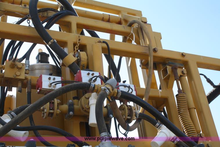 image for item A6729 1996 Ag-Chem RoGator 854 sprayer