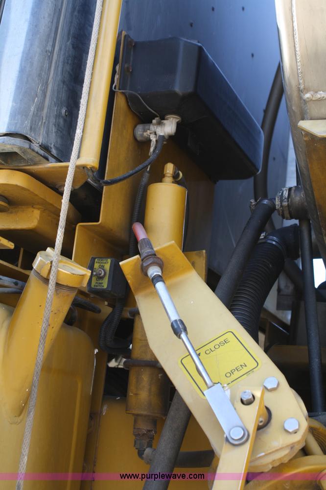 image for item A6729 1996 Ag-Chem RoGator 854 sprayer