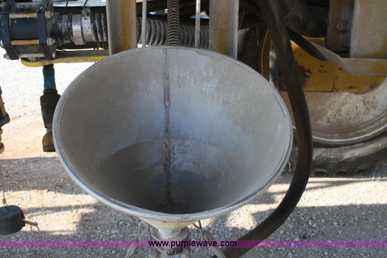 image for item A6729 1996 Ag-Chem RoGator 854 sprayer