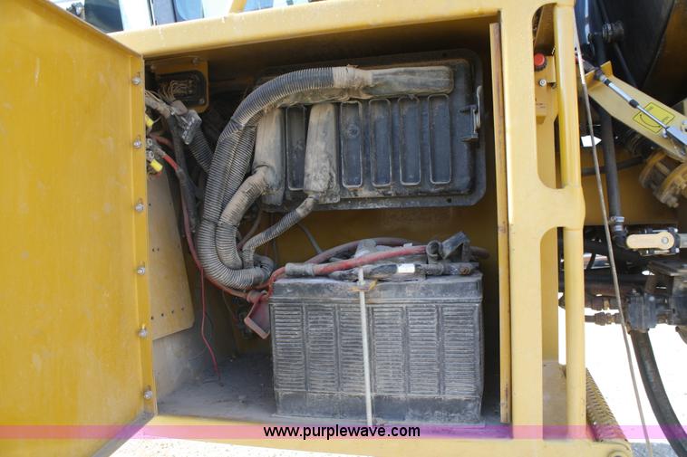 image for item A6729 1996 Ag-Chem RoGator 854 sprayer