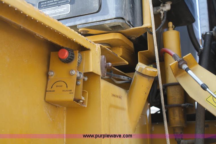 image for item A6729 1996 Ag-Chem RoGator 854 sprayer