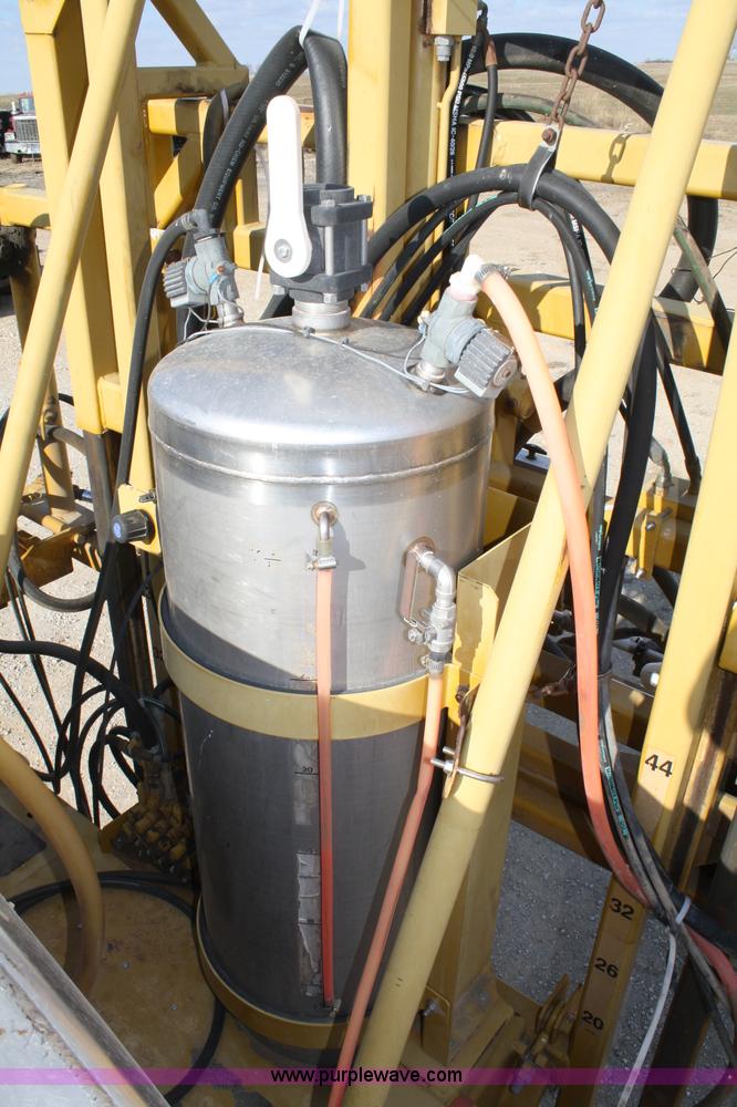 image for item A6729 1996 Ag-Chem RoGator 854 sprayer