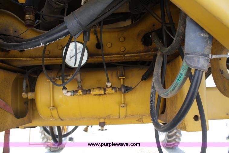 image for item A6729 1996 Ag-Chem RoGator 854 sprayer