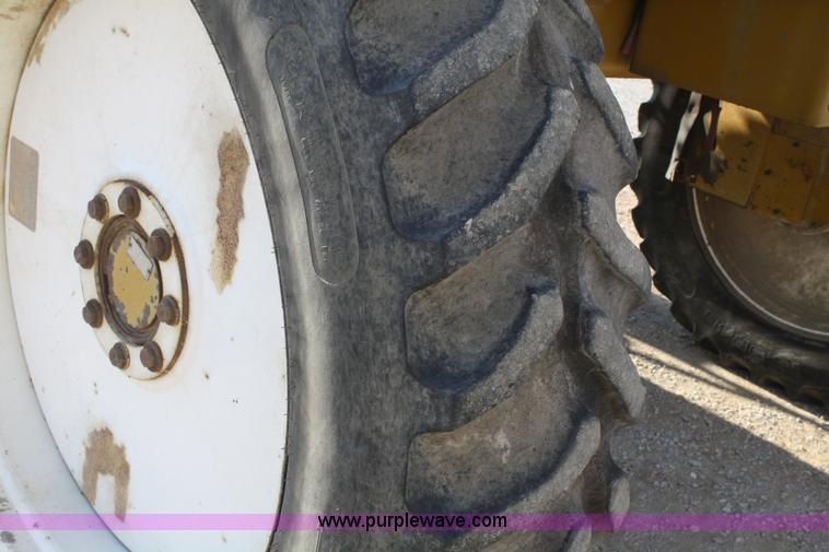 image for item A6729 1996 Ag-Chem RoGator 854 sprayer