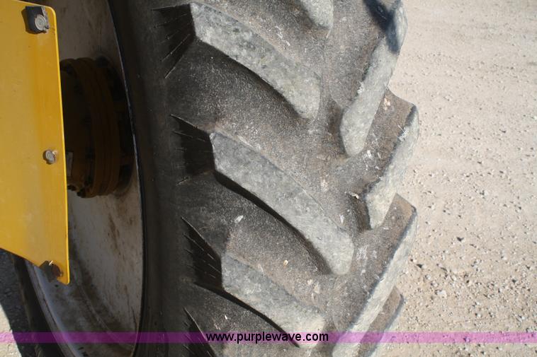 image for item A6729 1996 Ag-Chem RoGator 854 sprayer