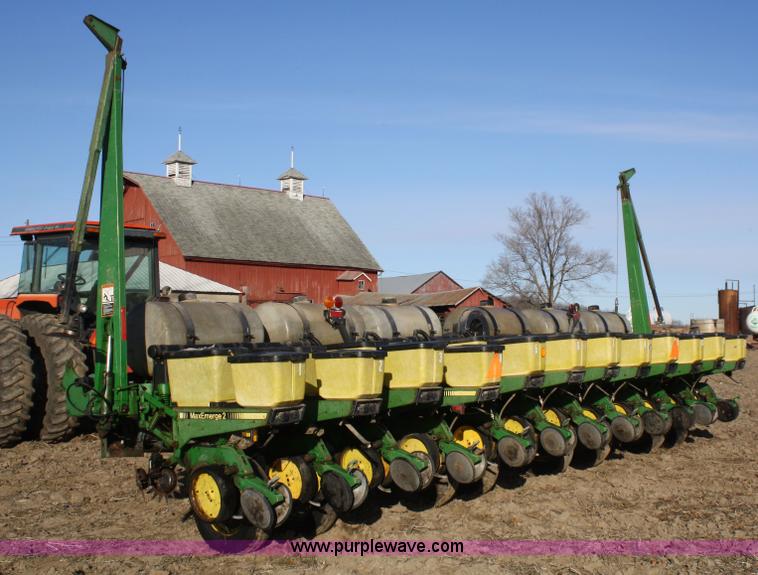 image for item A6730 John Deere 7200 12 row planter
