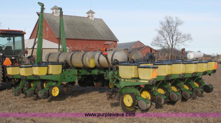 image for item A6730 John Deere 7200 12 row planter