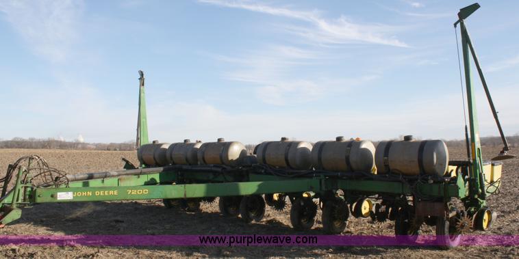image for item A6730 John Deere 7200 12 row planter