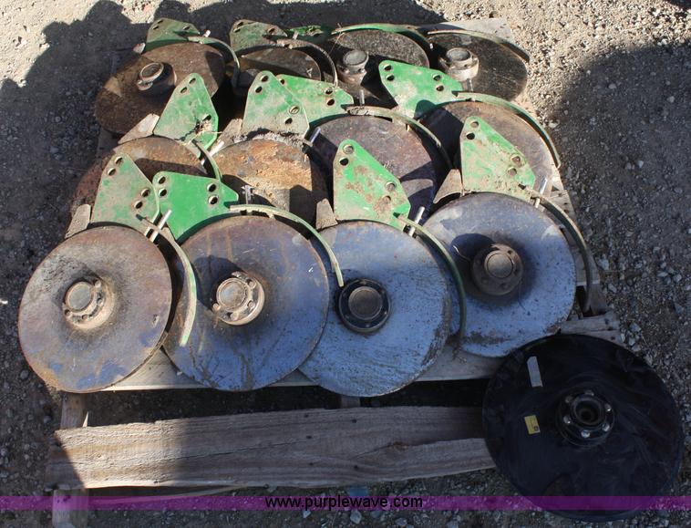 image for item A6730 John Deere 7200 12 row planter