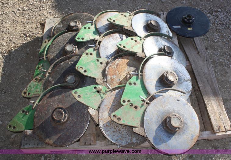 image for item A6730 John Deere 7200 12 row planter