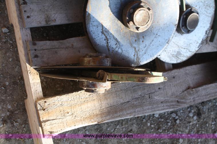 image for item A6730 John Deere 7200 12 row planter