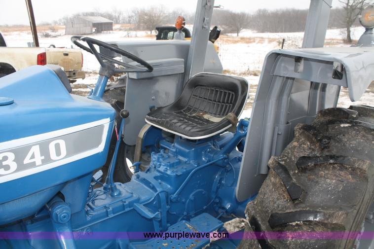 image for item A6993 1989 Ford 340 industrial tractor