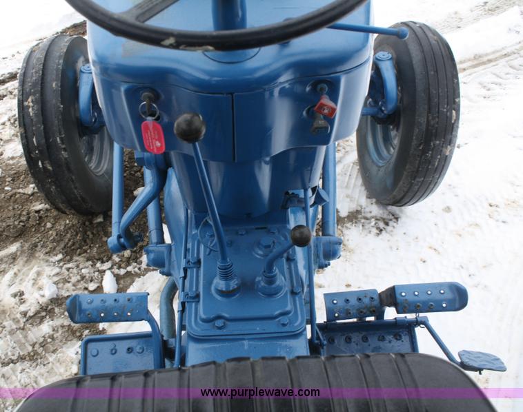 image for item A6993 1989 Ford 340 industrial tractor