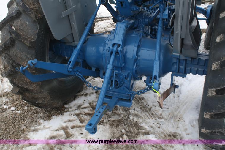 image for item A6993 1989 Ford 340 industrial tractor