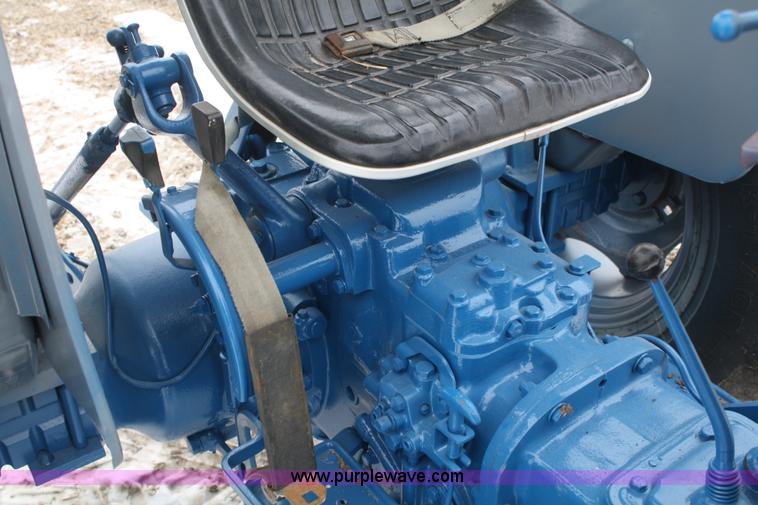 image for item A6993 1989 Ford 340 industrial tractor