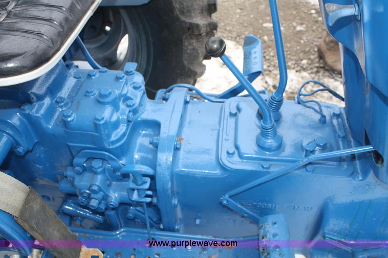 image for item A6993 1989 Ford 340 industrial tractor