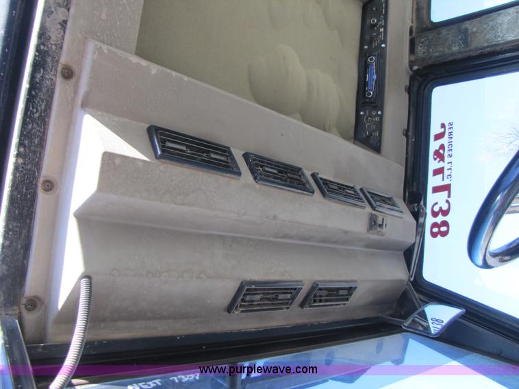 image for item B2128 1984 Case IH 2394 tractor