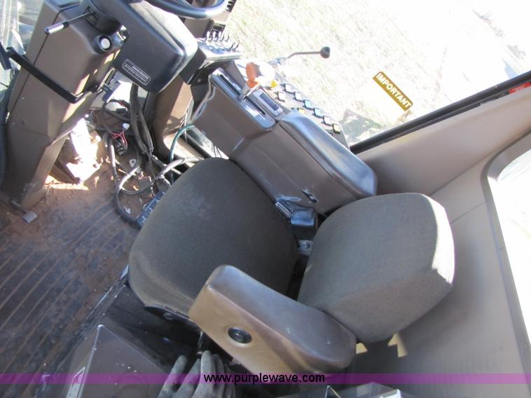 image for item B2197 1998 Ag-Chem RoGator 854 sprayer