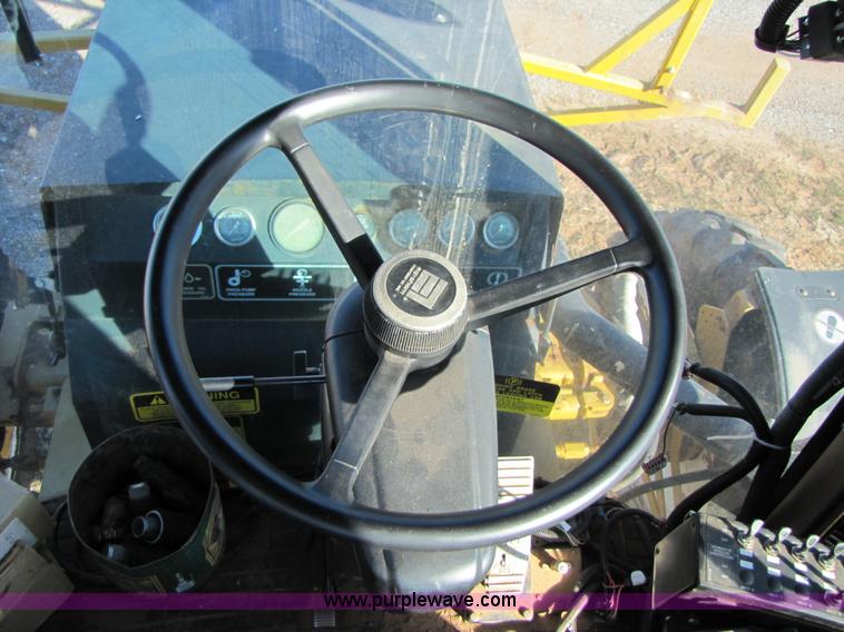 image for item B2197 1998 Ag-Chem RoGator 854 sprayer