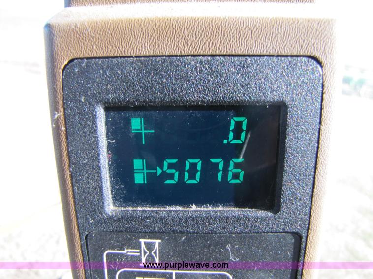 image for item B2197 1998 Ag-Chem RoGator 854 sprayer