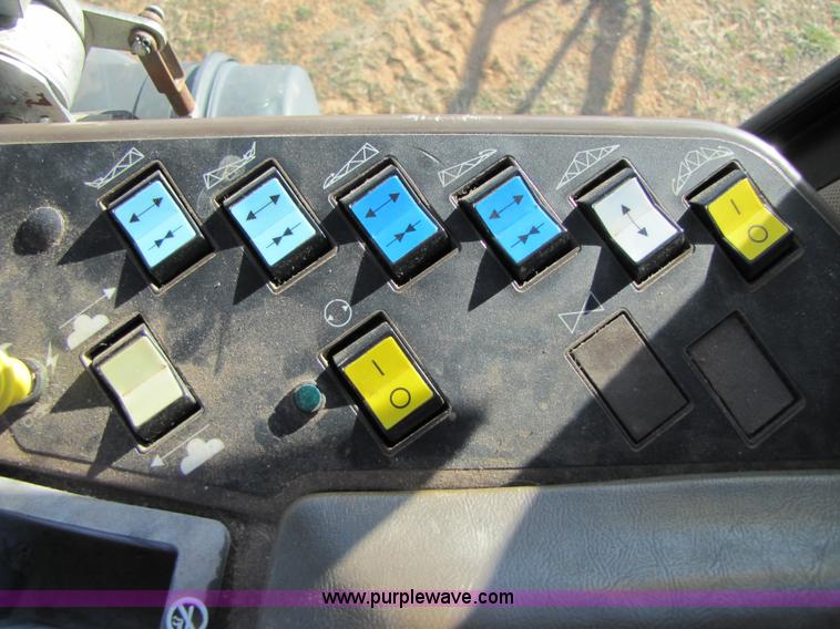 image for item B2197 1998 Ag-Chem RoGator 854 sprayer