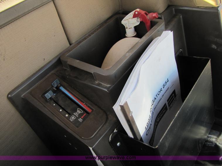 image for item B2197 1998 Ag-Chem RoGator 854 sprayer