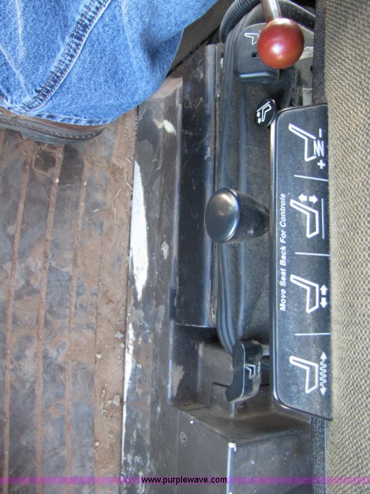 image for item B2197 1998 Ag-Chem RoGator 854 sprayer