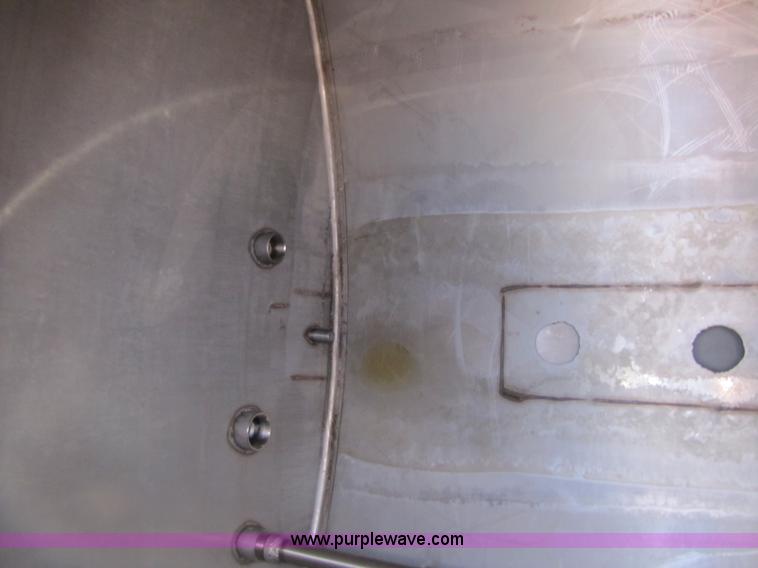 image for item B2197 1998 Ag-Chem RoGator 854 sprayer