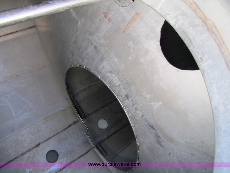 image for item B2197 1998 Ag-Chem RoGator 854 sprayer