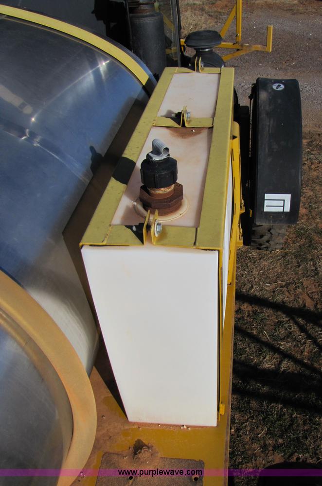 image for item B2197 1998 Ag-Chem RoGator 854 sprayer