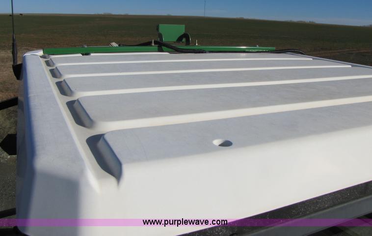 image for item B2197 1998 Ag-Chem RoGator 854 sprayer