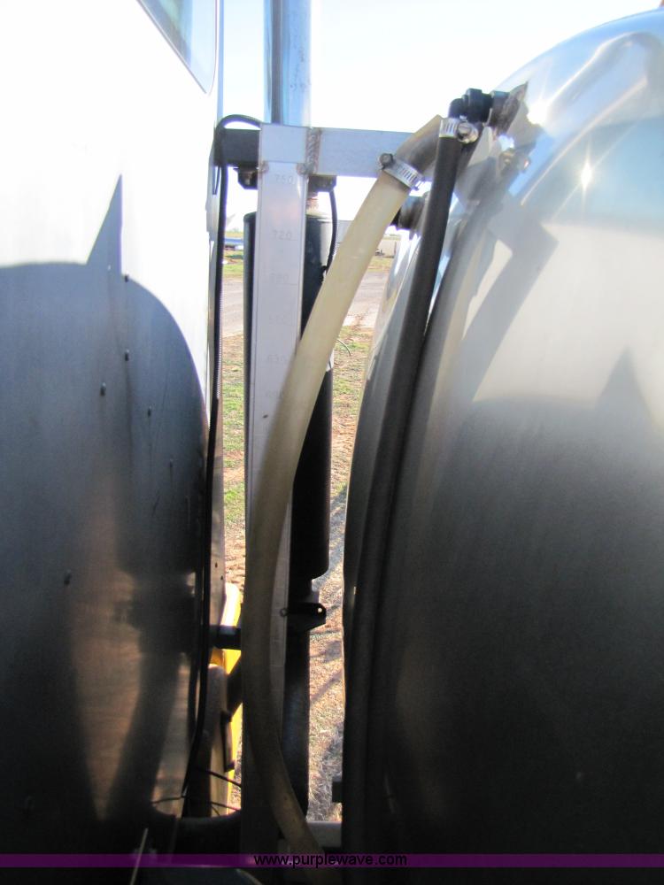 image for item B2197 1998 Ag-Chem RoGator 854 sprayer