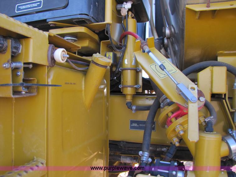 image for item B2197 1998 Ag-Chem RoGator 854 sprayer